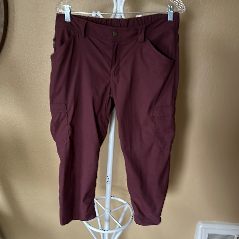 Duluth trading maroon capris size 10